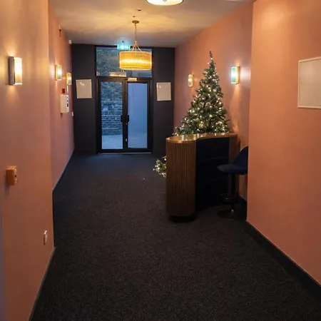 Stylish Boutique 1bd On The Headrow Ls1 *